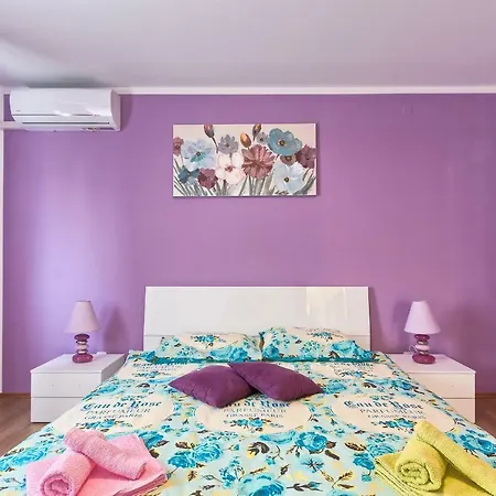 Modry Apartment *